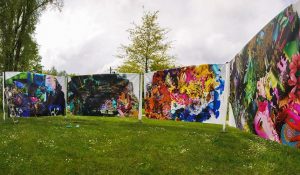 Wiebke Kirchner / "Spektralmembranen" / Ausstellungsansicht aquamediale 12 - das Kunstfestival im Spreewald / Lübben / 2017 / PVC-Planen und Holz / Foto von Stefan Otto
