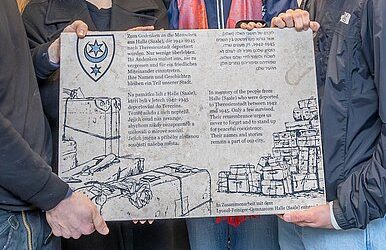 Eine Tafel gegen das Vergessen – Schüler:innen gestalten Gedenktafel für Theresienstadt
